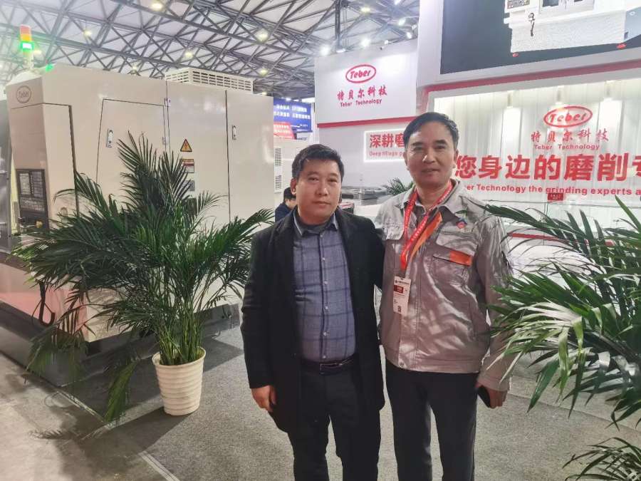 外圓磨床、內(nèi)孔磨床展臺(tái)