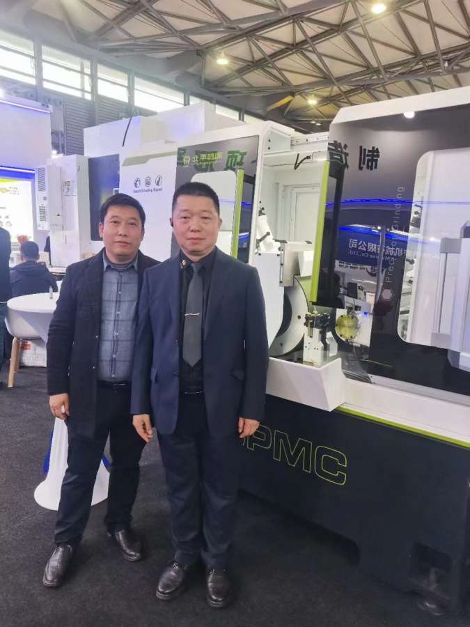 無(wú)心磨床展臺(tái)